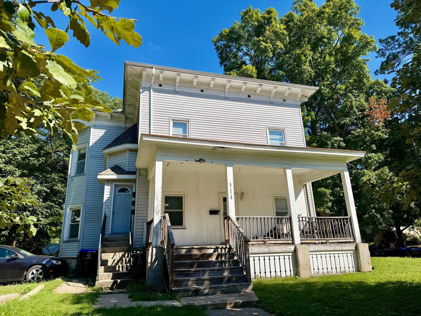 Bloomington Apartment: 514 E. Douglas Street