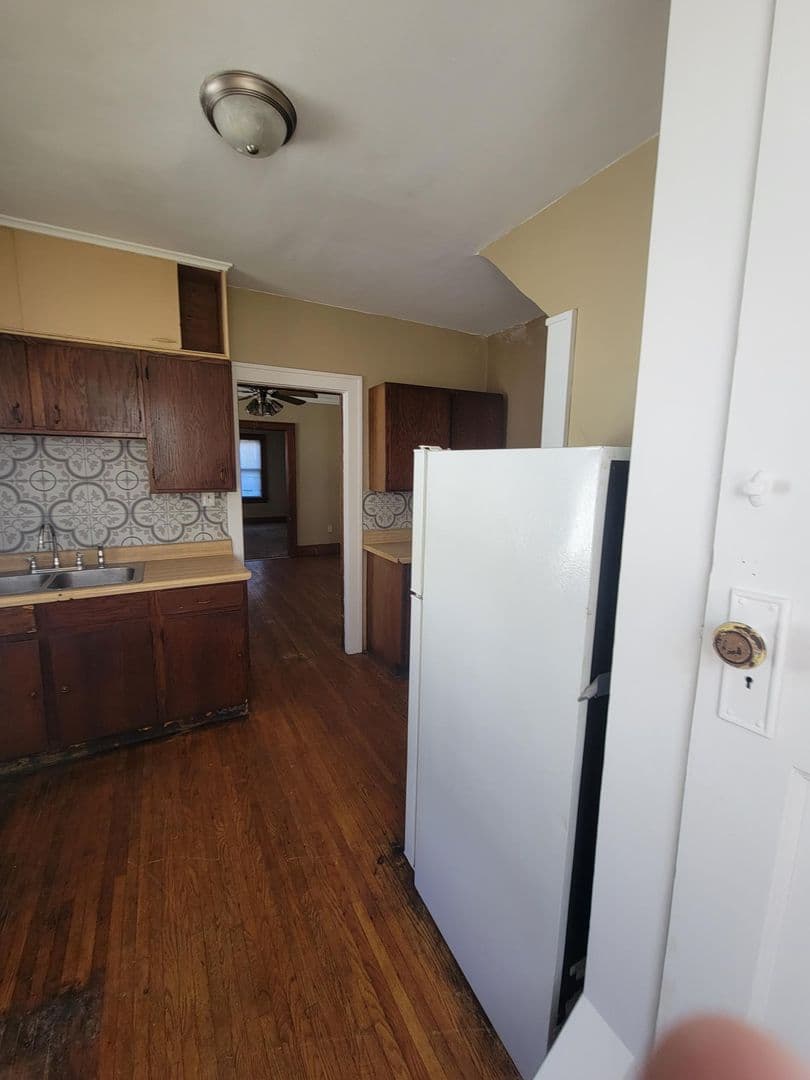 Peoria House: 718 E Republic St
