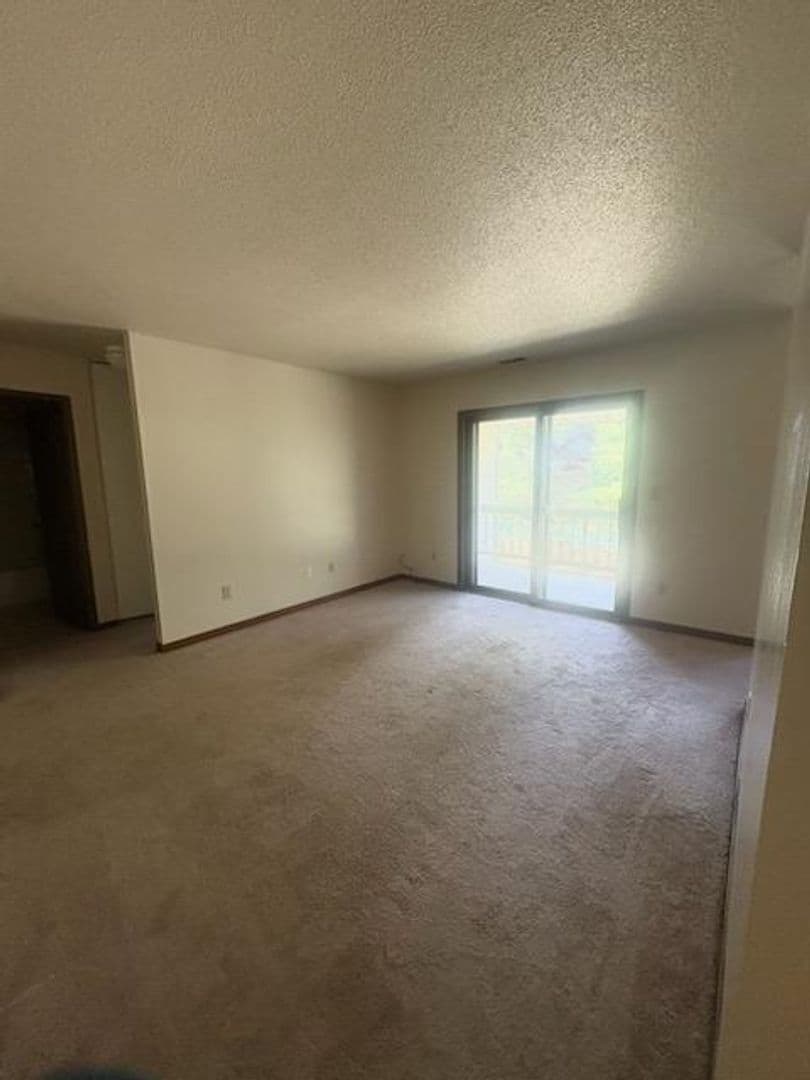 Lincoln Apartment: 110 Thompson Dr.