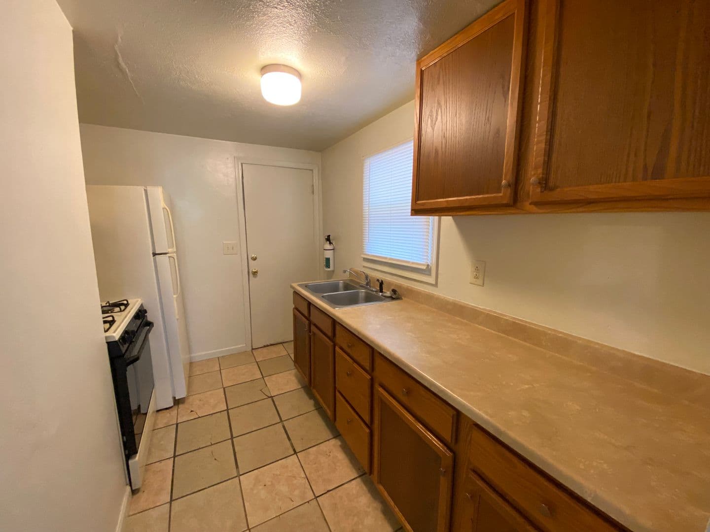 Creve Coeur Apartment: 152 Maywood Avenue