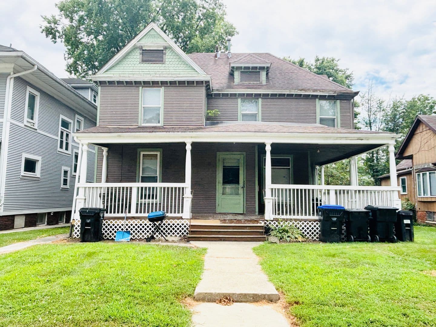 Bloomington Apartment: 704 W. Mulberry