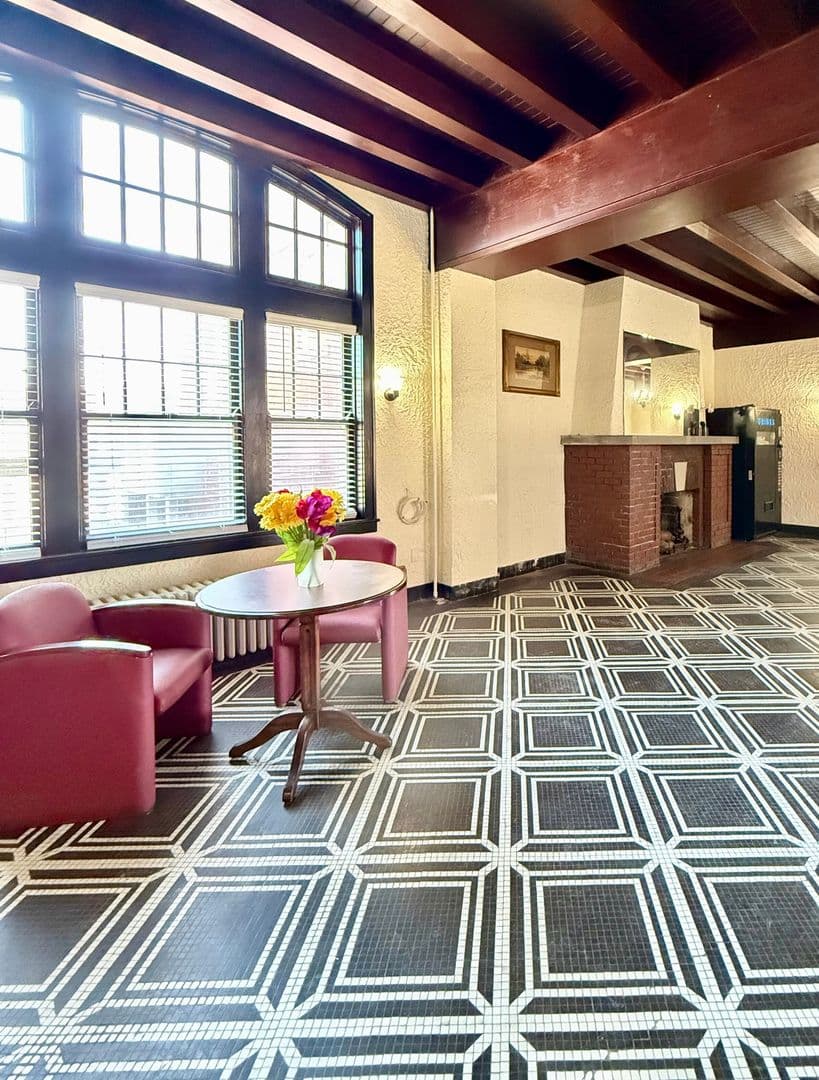 Springfield Apartment: 631 S. 4th Street