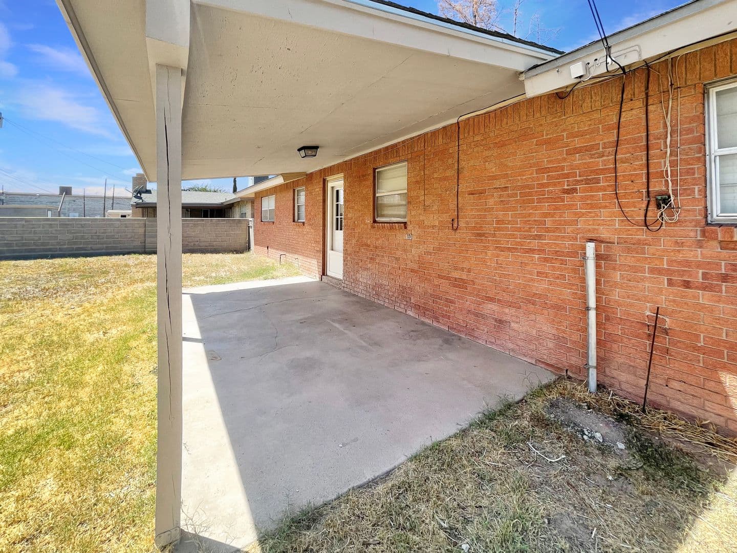 Hobbs House: 509 West Saint Anne Place