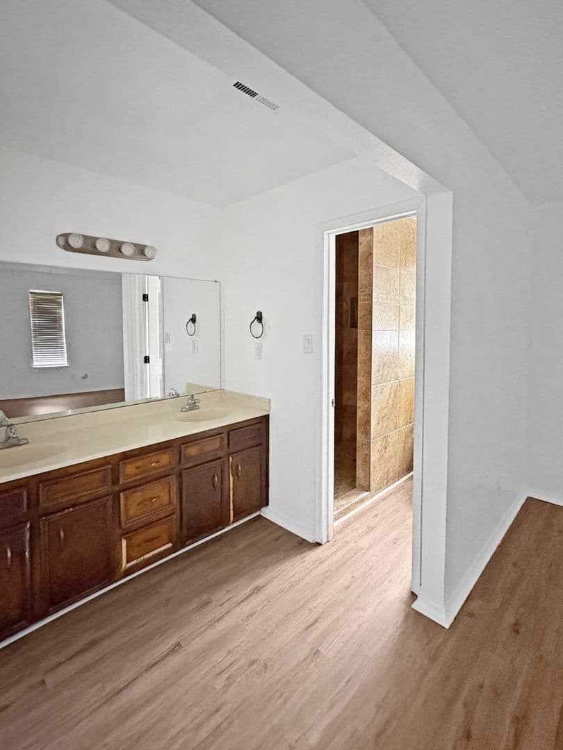 Hobbs House: 4000 North Mescalero Drive