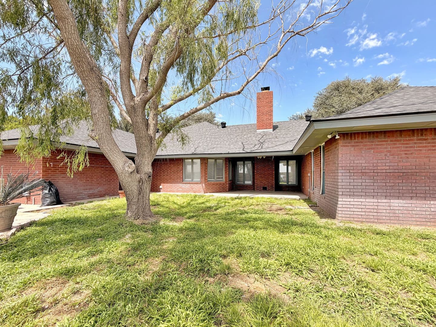 Hobbs House: 1325 W. CANTERBURY