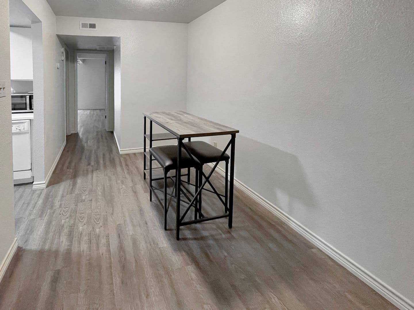 Hobbs Apartment: 1502 East Bender Boulevard