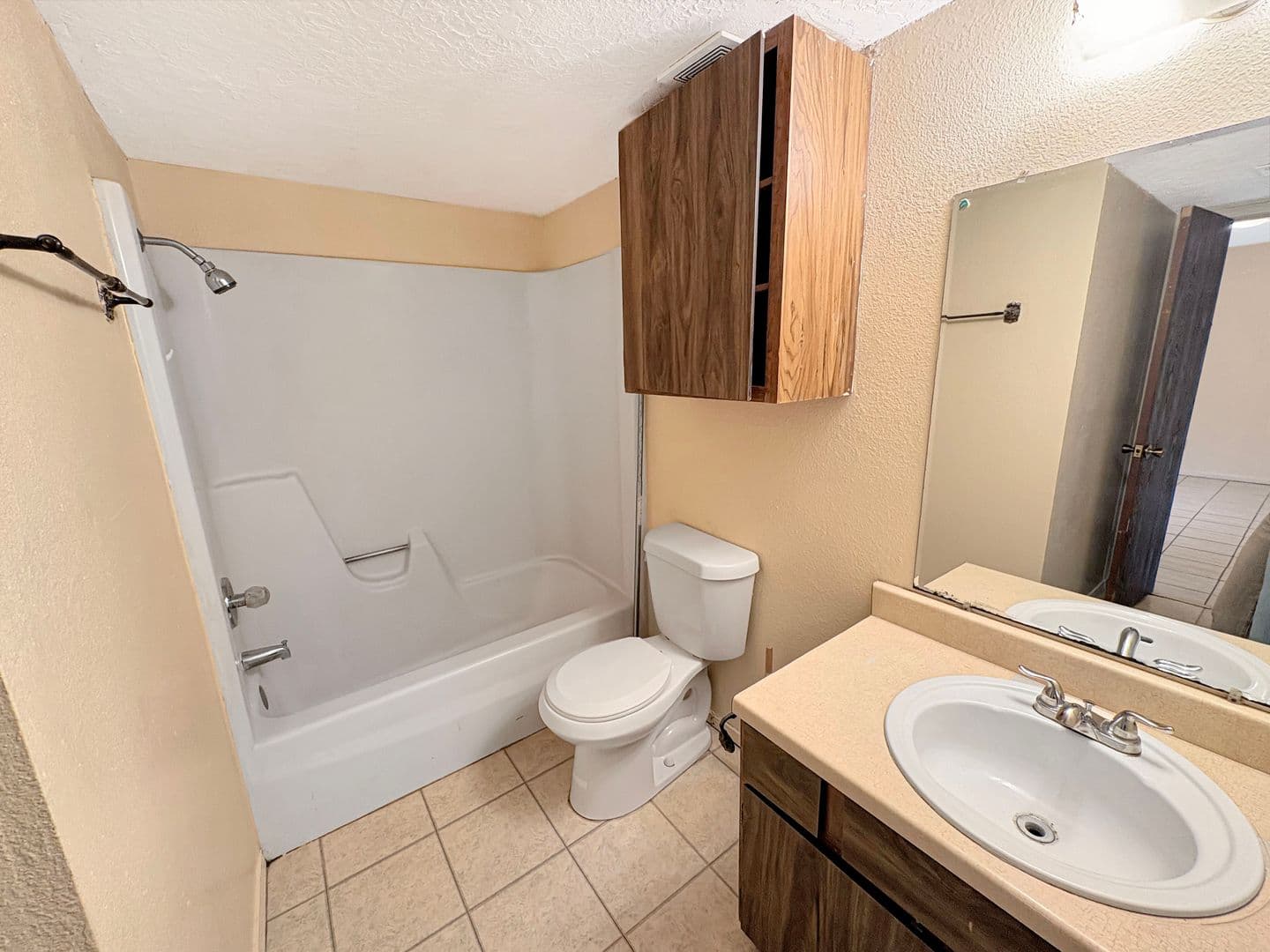 Hobbs Apartment: 314 East Saint Anne Place