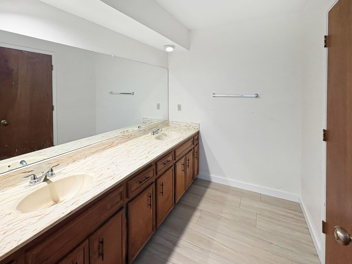 Hobbs House: 620 E Aspen