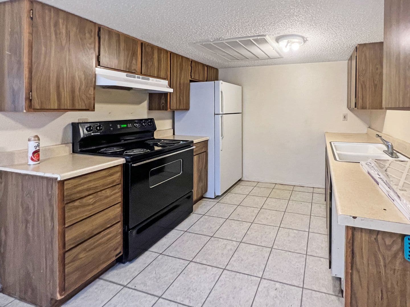 Hobbs Apartment: 314 East Saint Anne Place