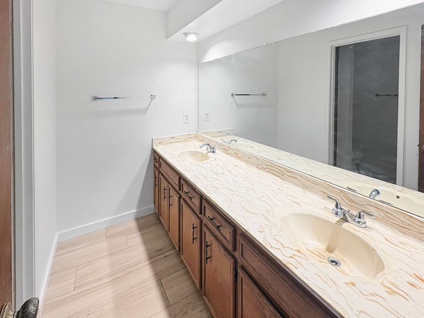 Hobbs House: 620 E Aspen