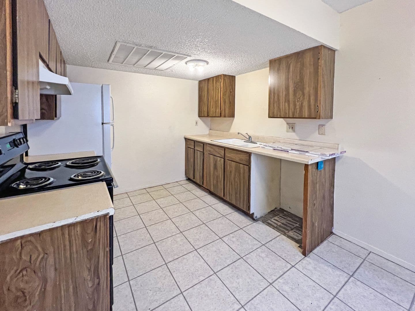 Hobbs Apartment: 314 East Saint Anne Place