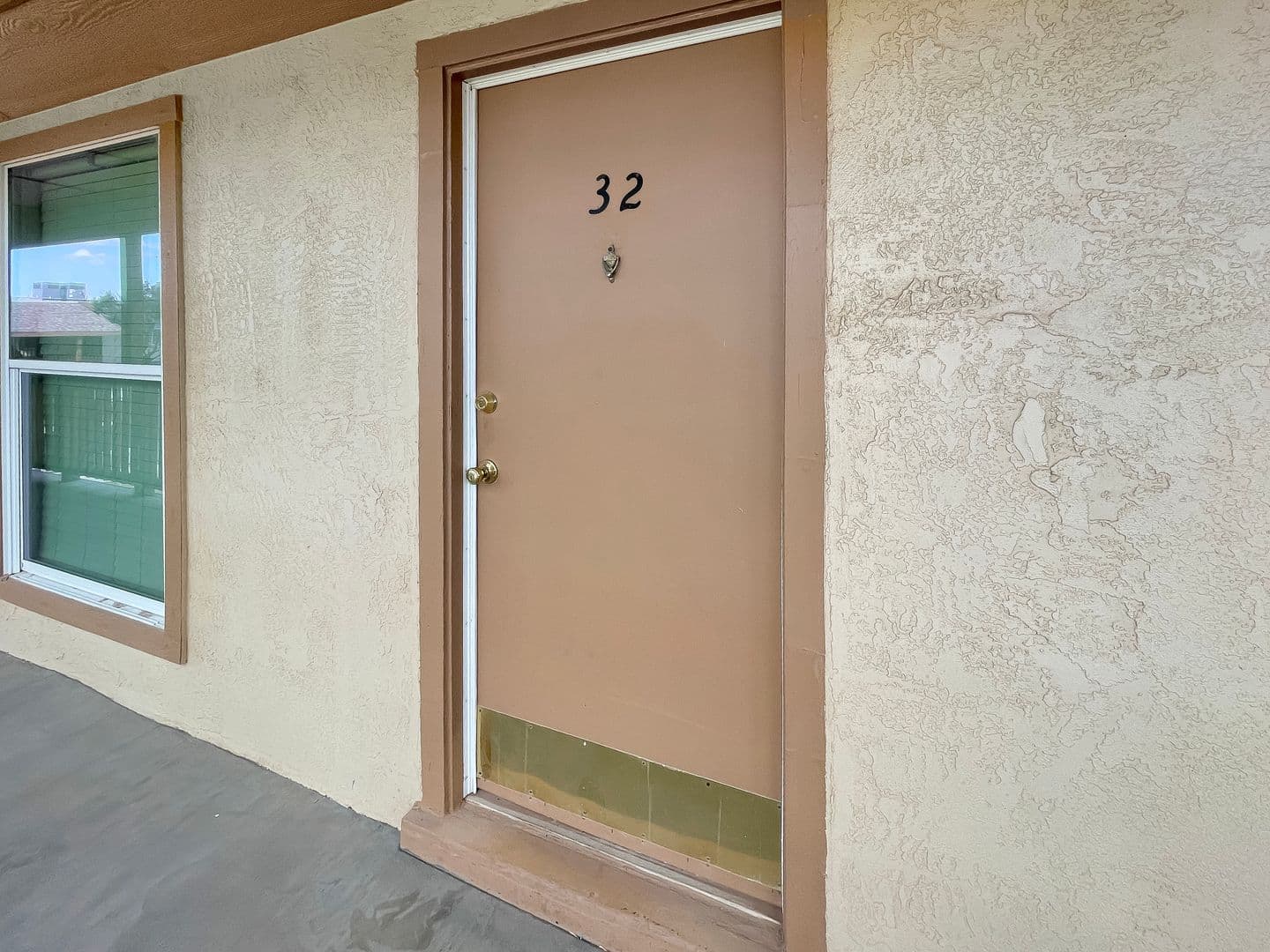Hobbs Apartment: 1502 East Bender Boulevard