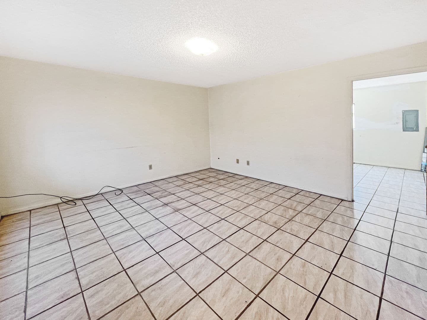Hobbs Apartment: 314 East Saint Anne Place