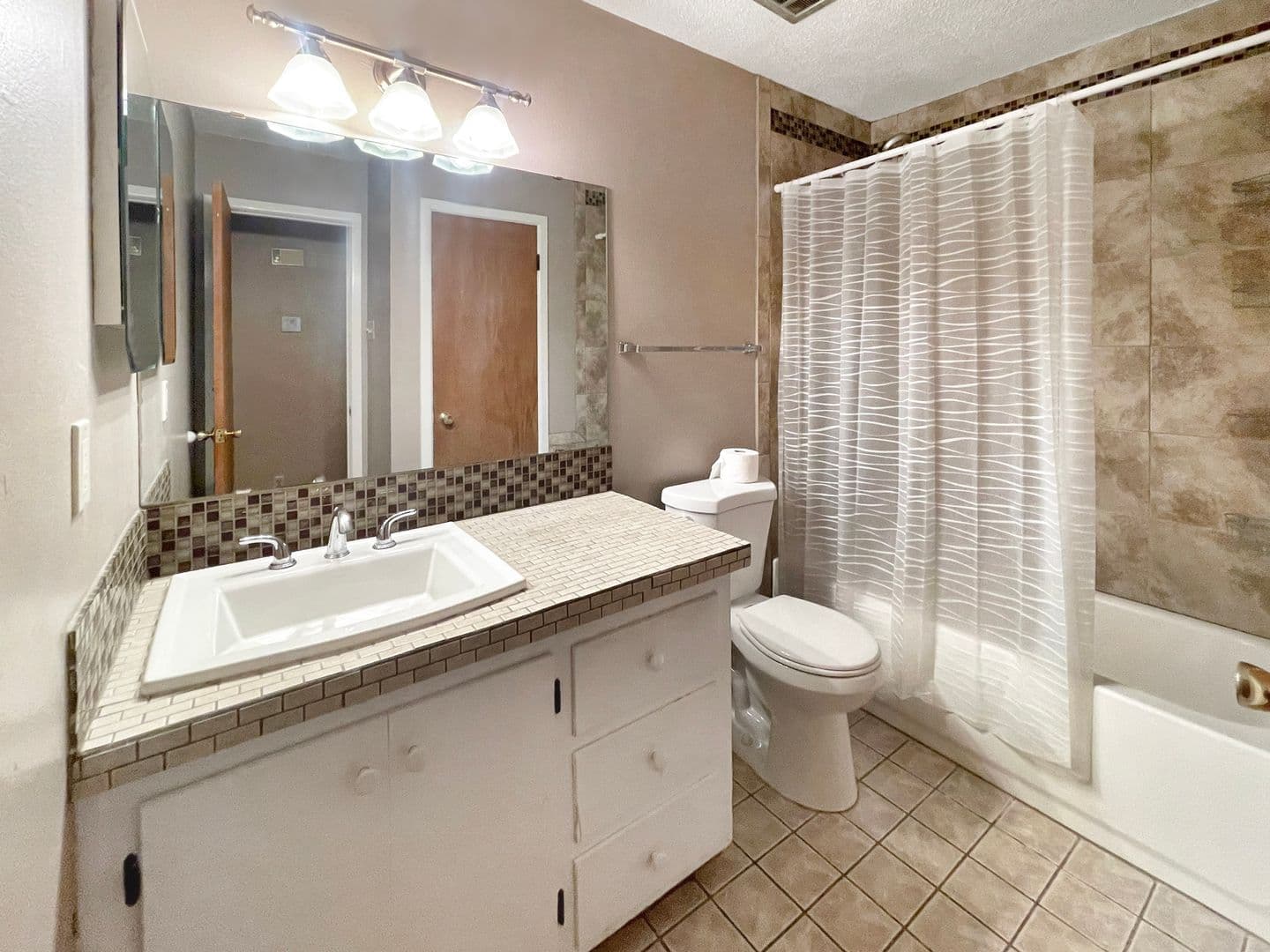 Hobbs House: 509 West Saint Anne Place