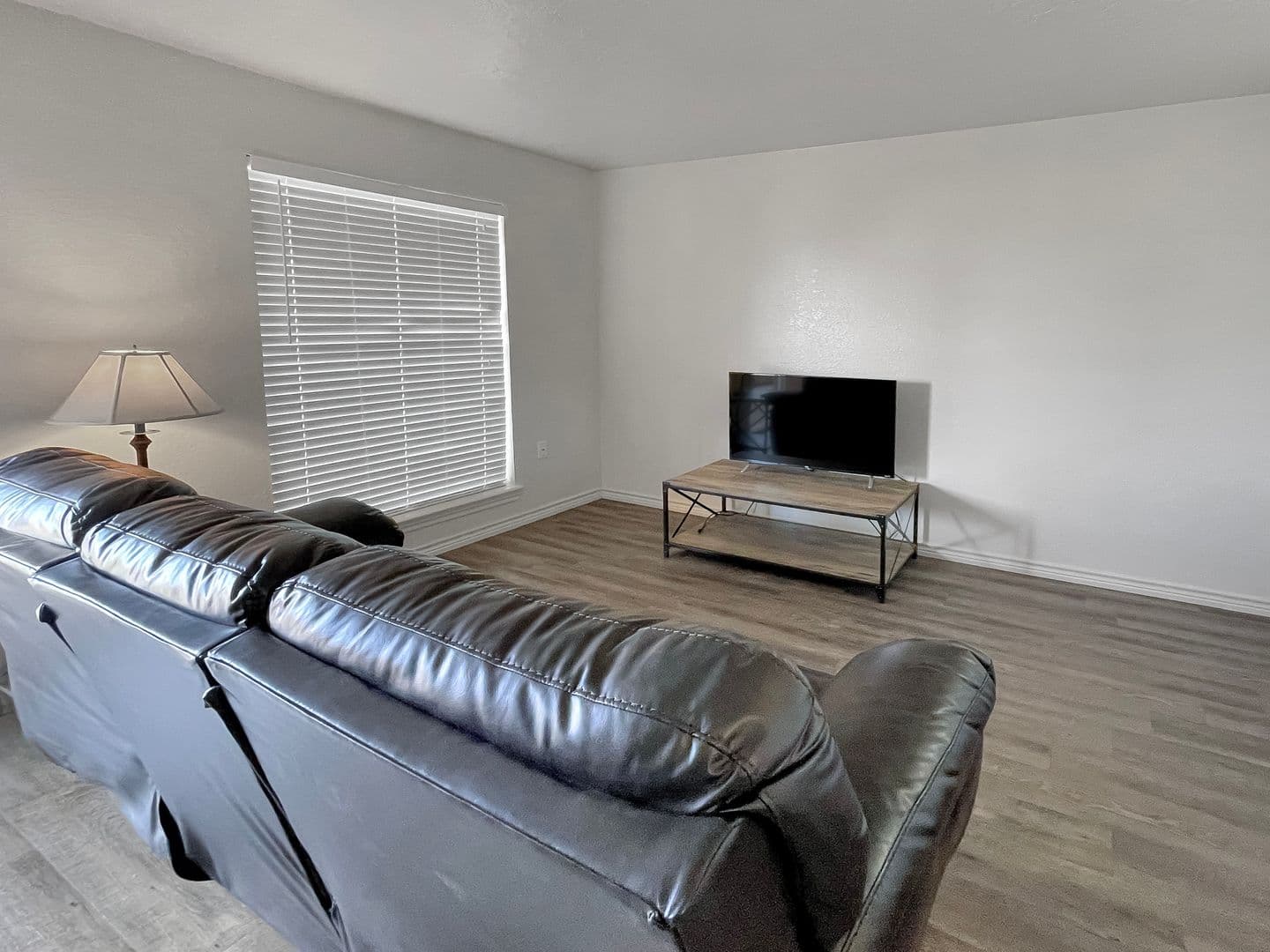 Hobbs Apartment: 1502 East Bender Boulevard