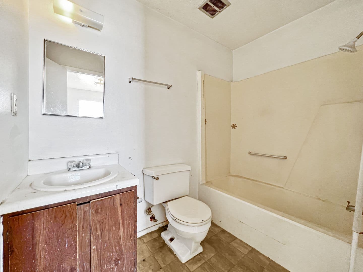 Hobbs Apartment: 2315 North Jefferson Street