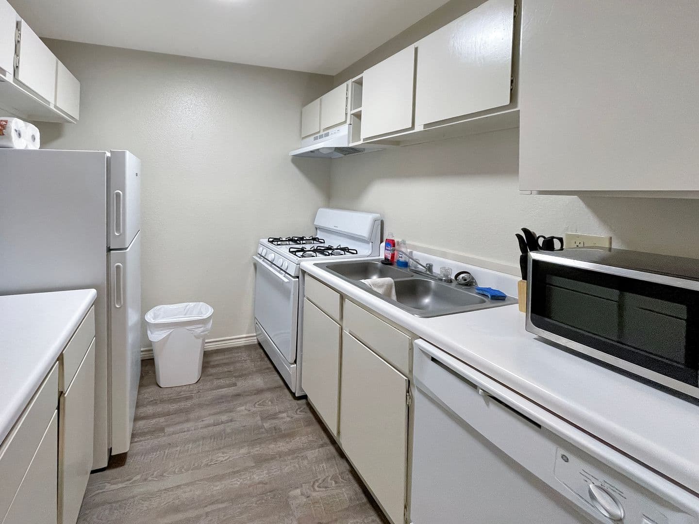 Hobbs Apartment: 1502 East Bender Boulevard