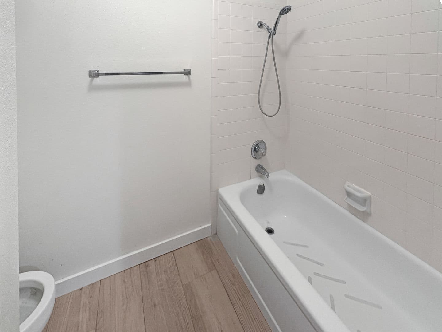 Hobbs House: 620 E Aspen