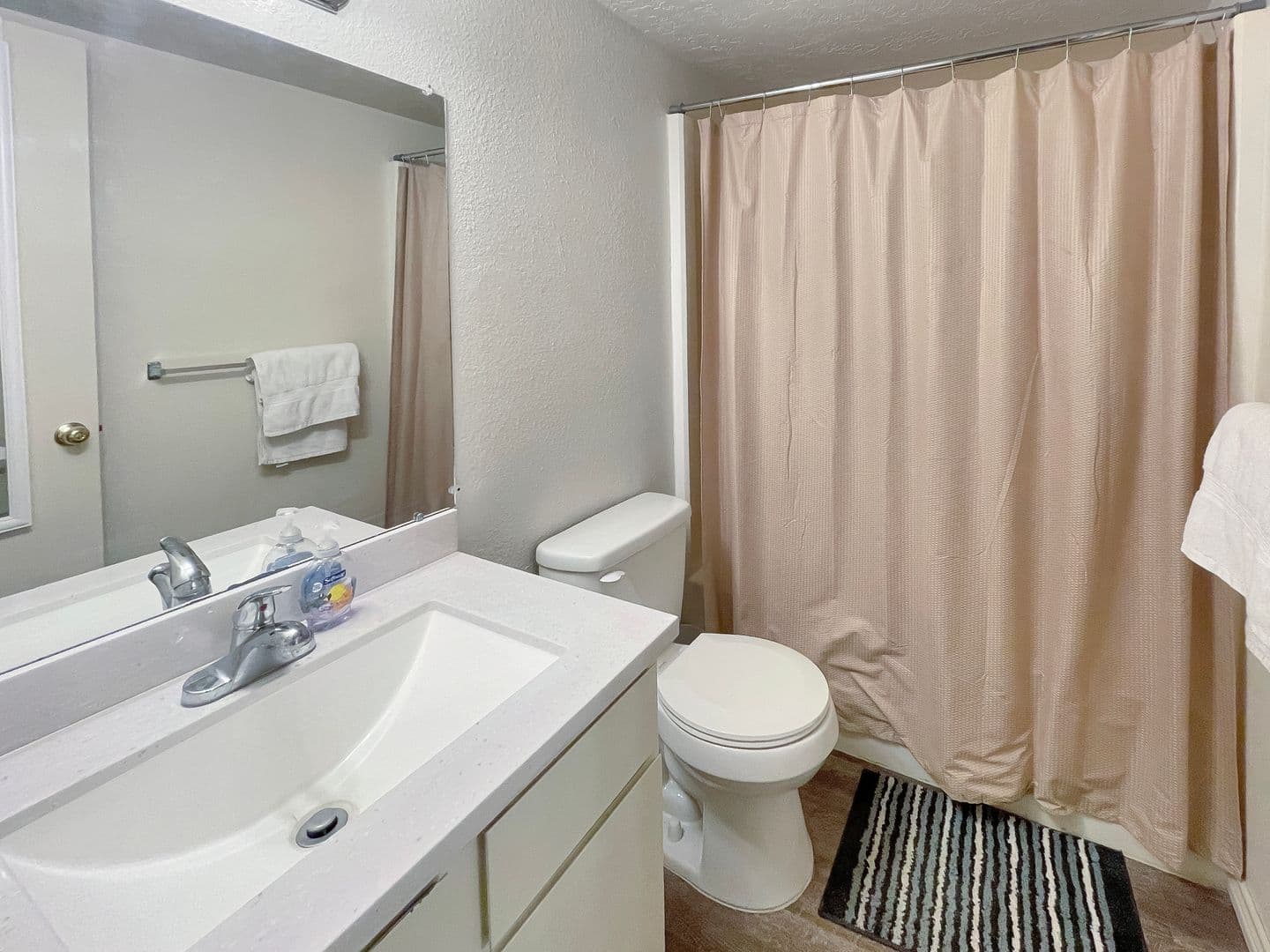 Hobbs Apartment: 1502 East Bender Boulevard