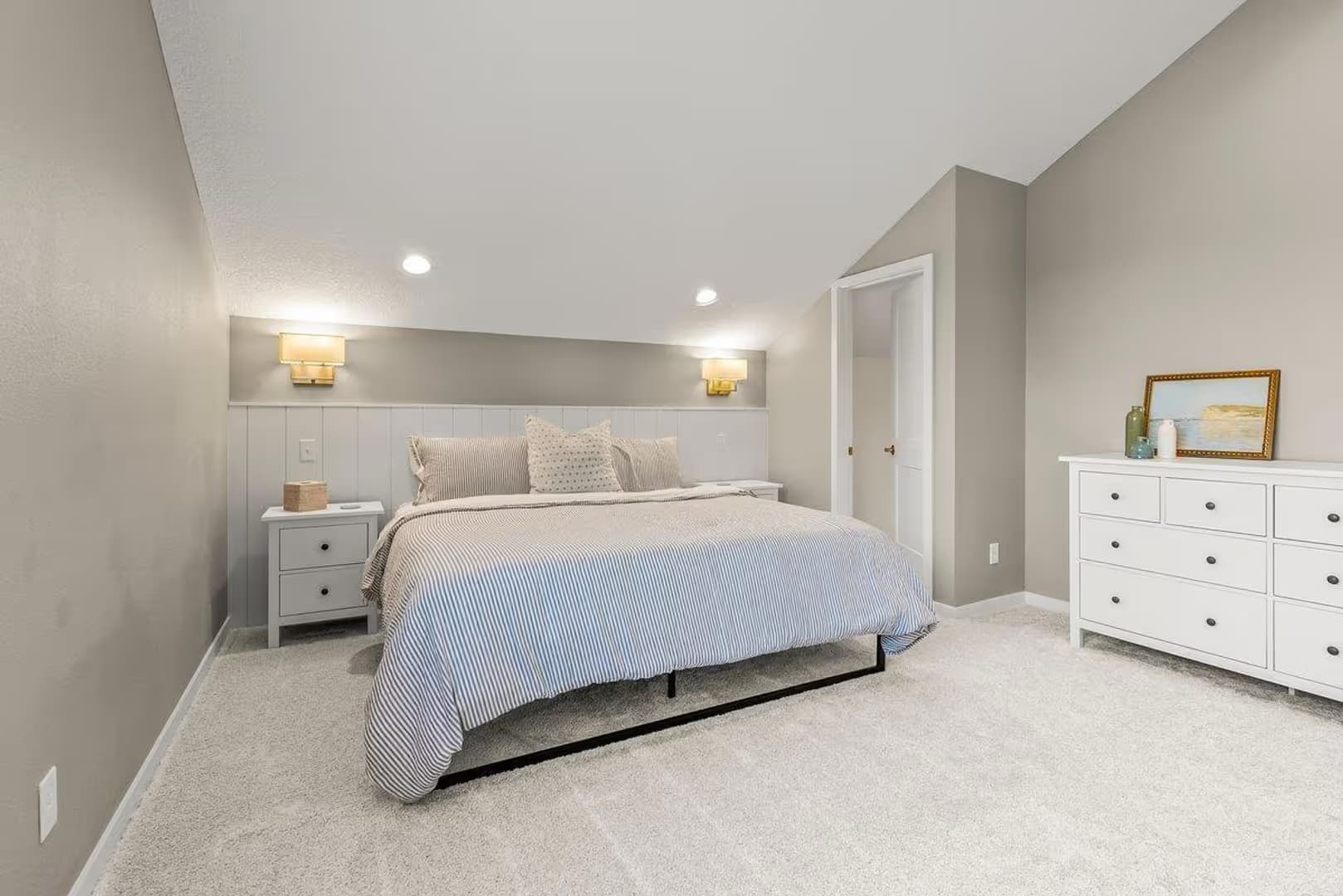 Cedar Falls Apartment: Clay Street