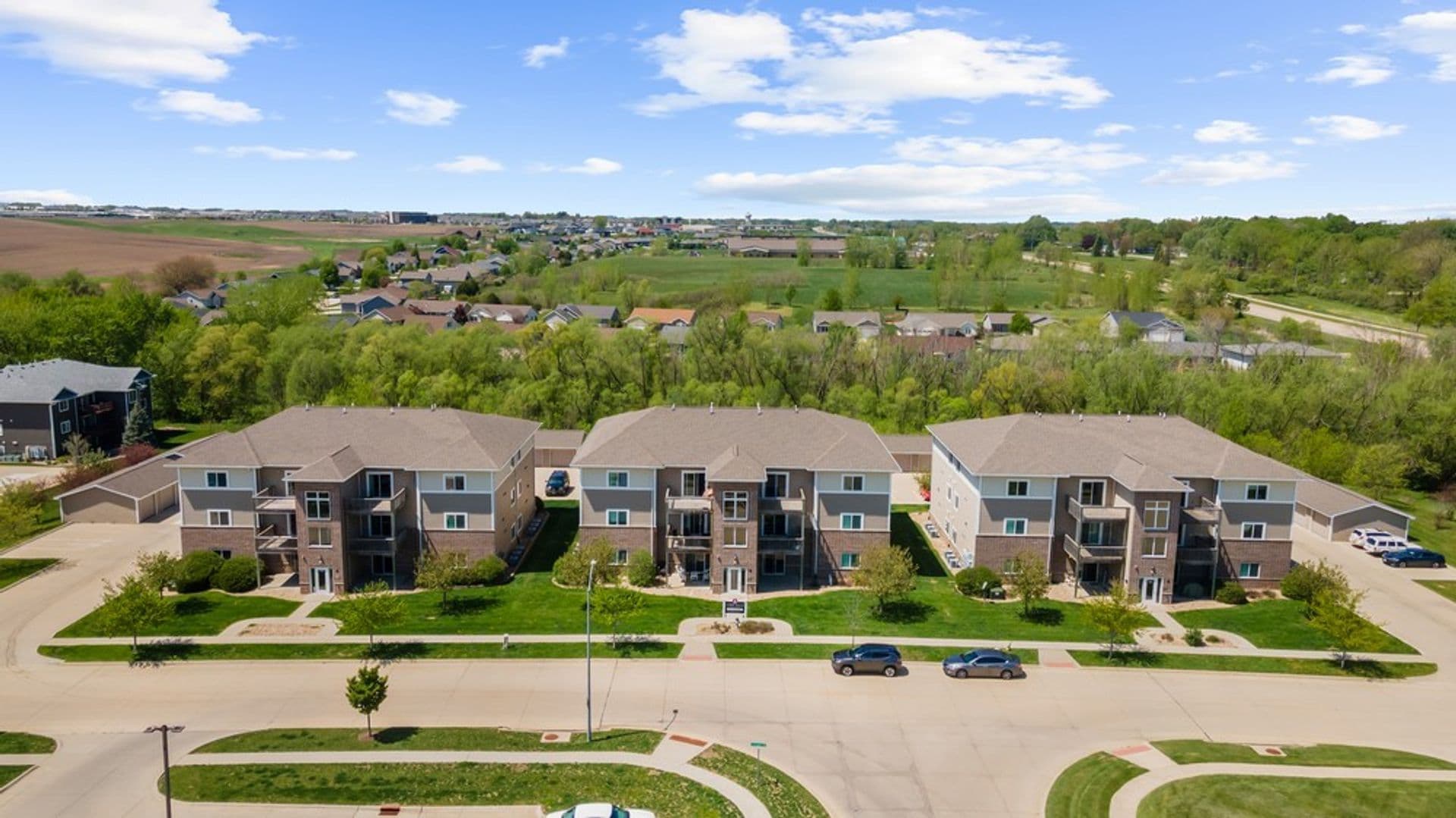 Cedar Falls Apartment: 4526 Chadwick Rd