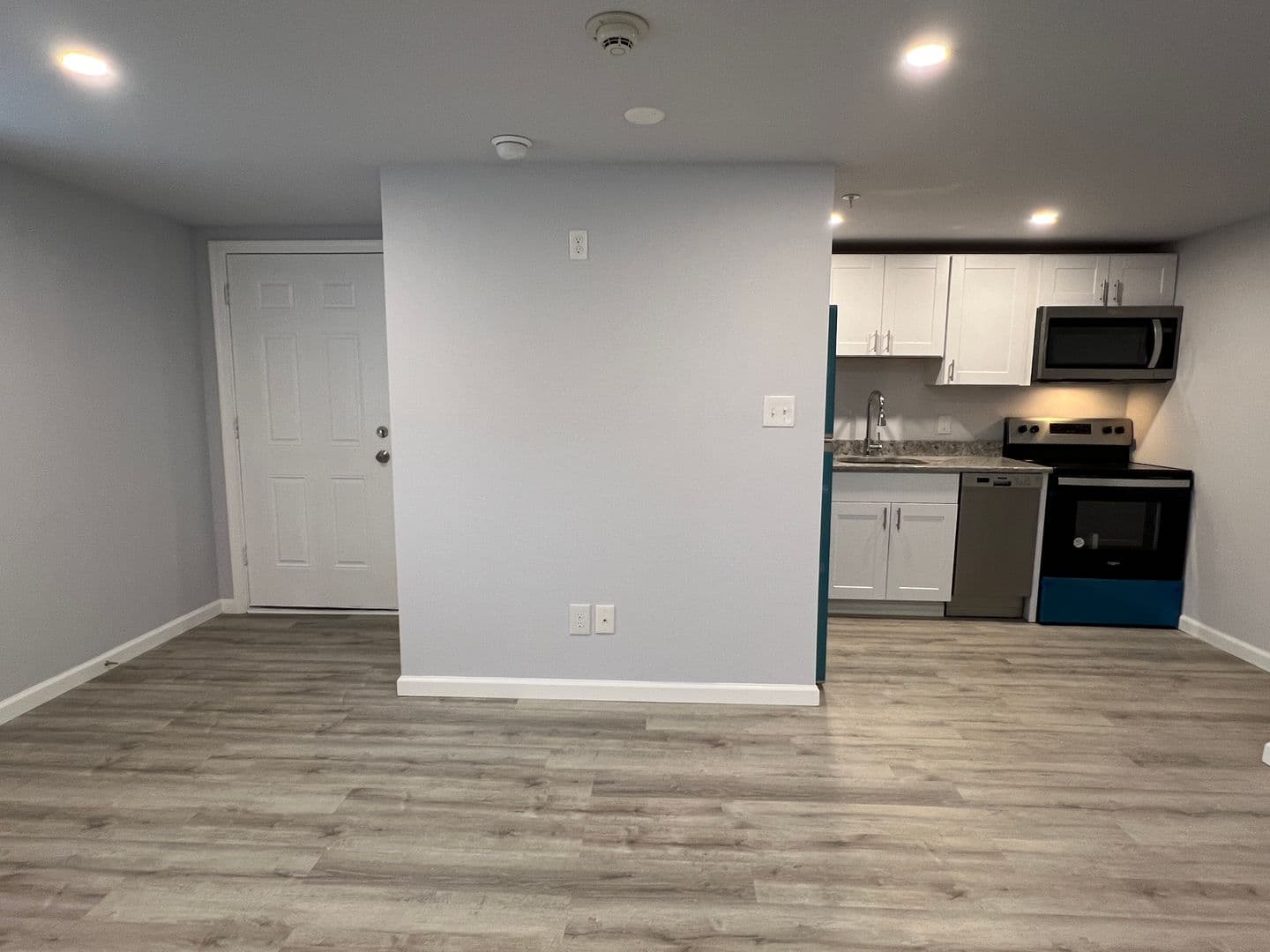 Aston Apartment: 5130 Pennell Road