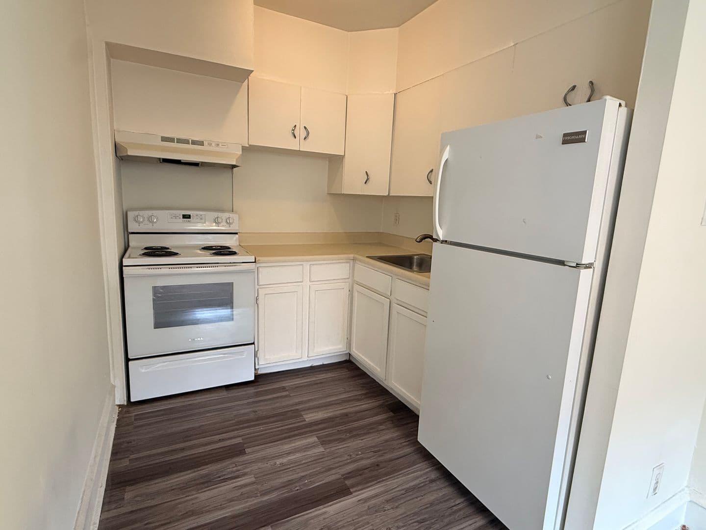 Lansdowne Apartment: 260 N Wycombe Ave