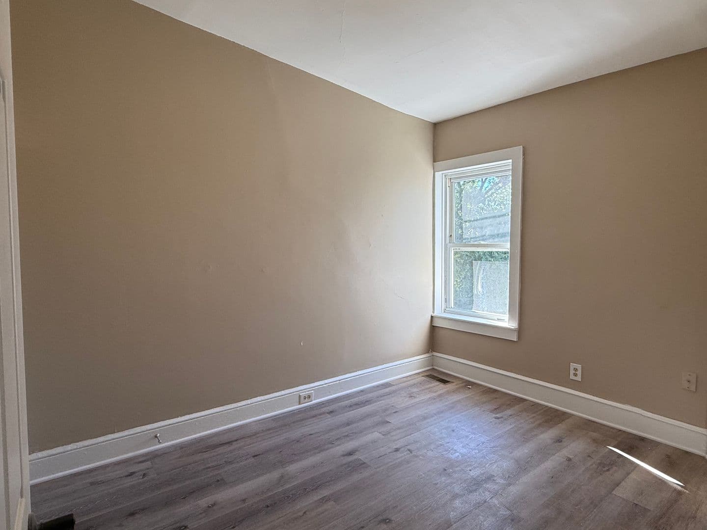 Upland Apartment: 103 9th St