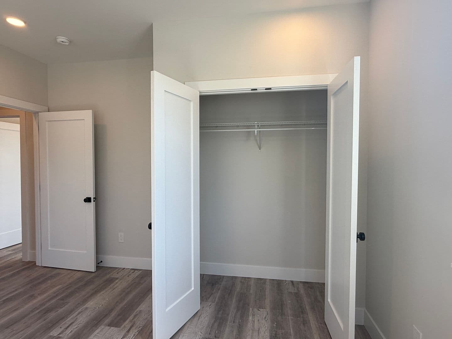 Morton Apartment: 132 Yale Ave