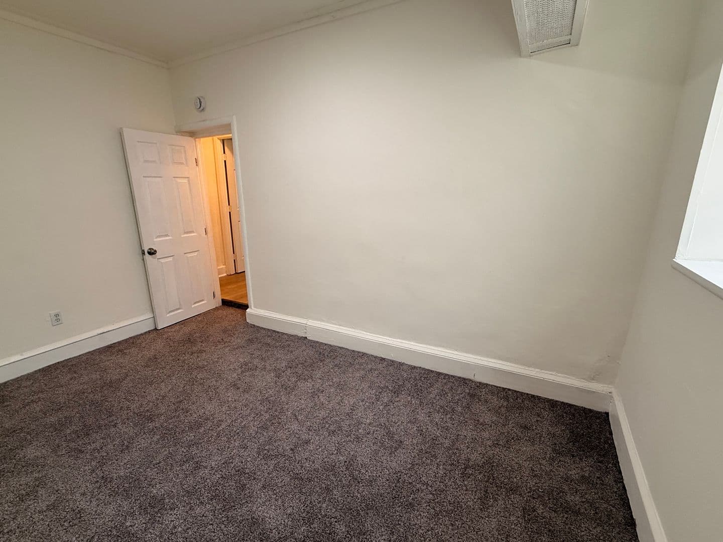 Lansdowne Apartment: 260 N Wycombe Ave