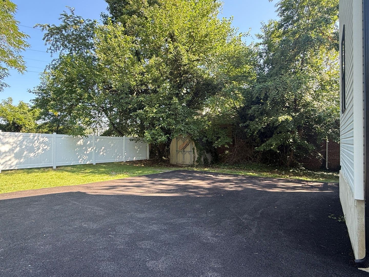 Morton Apartment: 132 Yale Ave