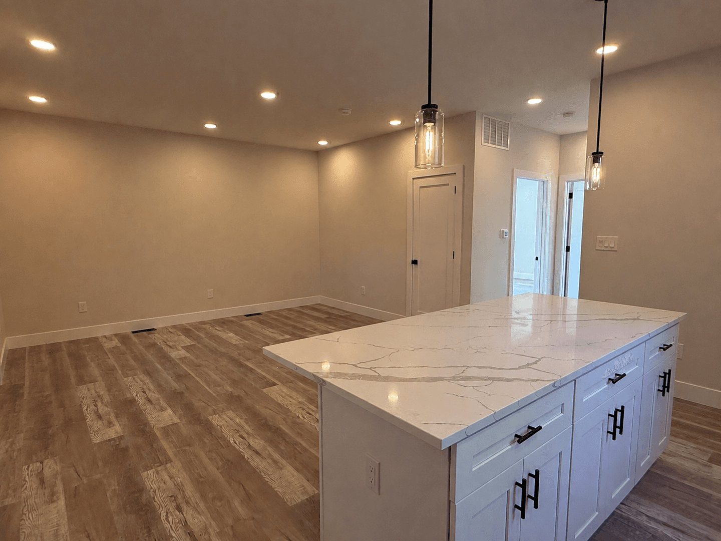 Morton Apartment: 132 Yale Ave