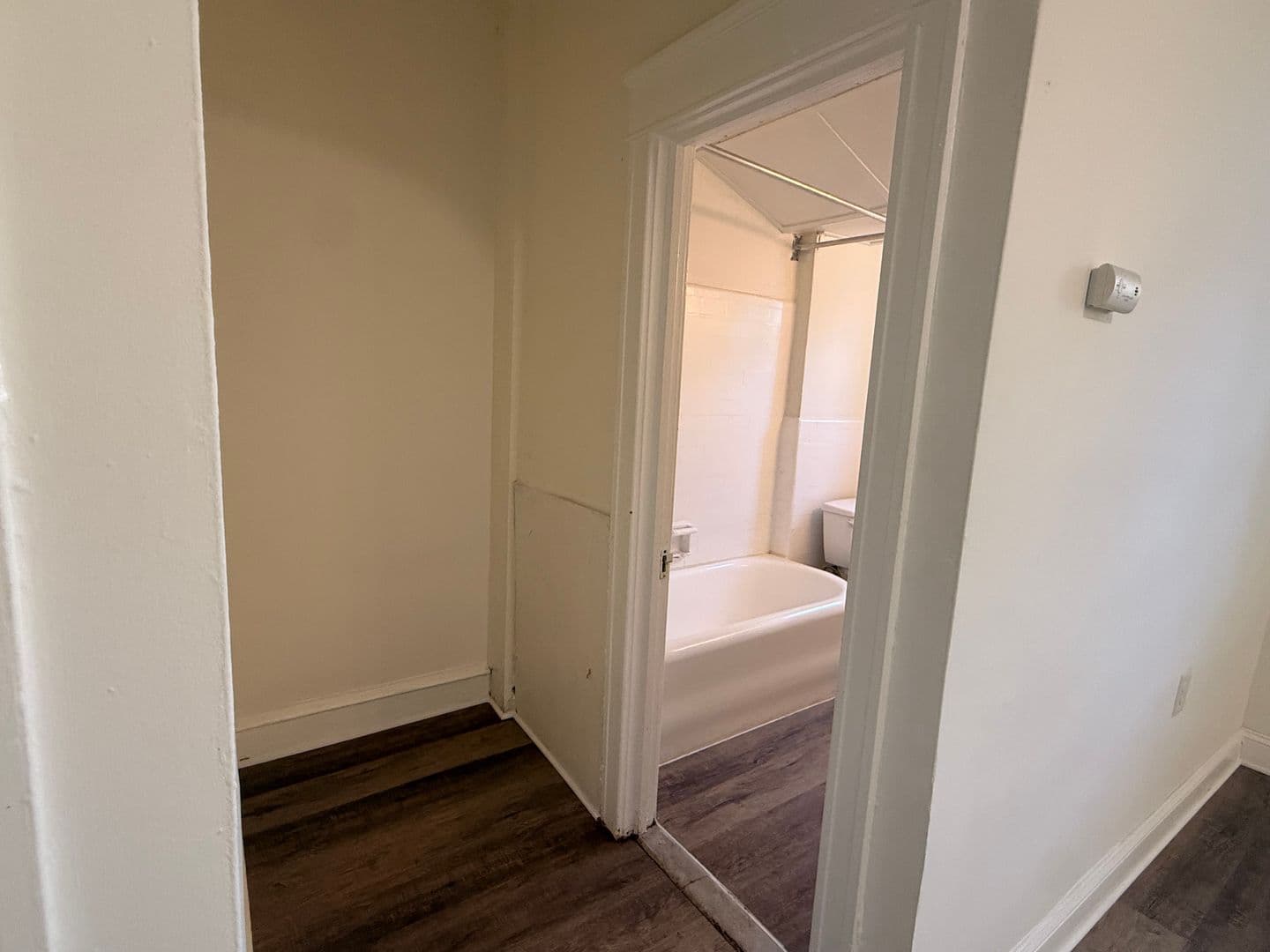 Lansdowne Apartment: 260 N Wycombe Ave