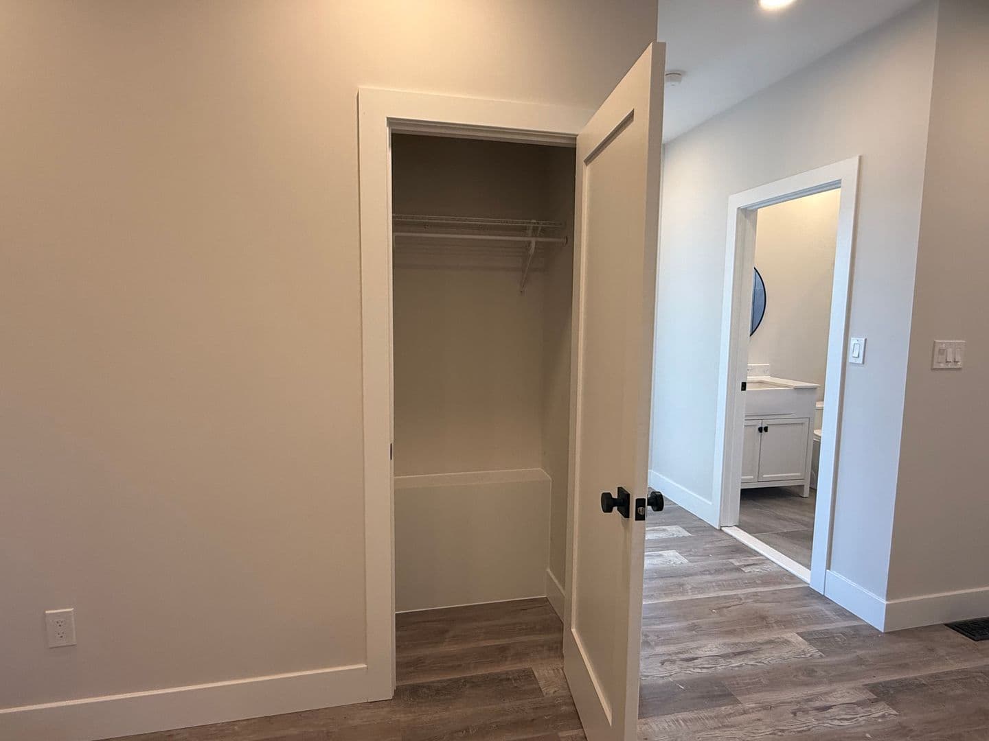 Morton Apartment: 132 Yale Ave