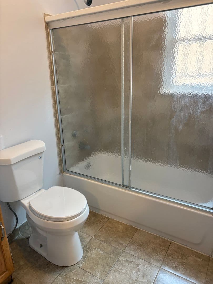 Chester Apartment: 827-829 W 9th