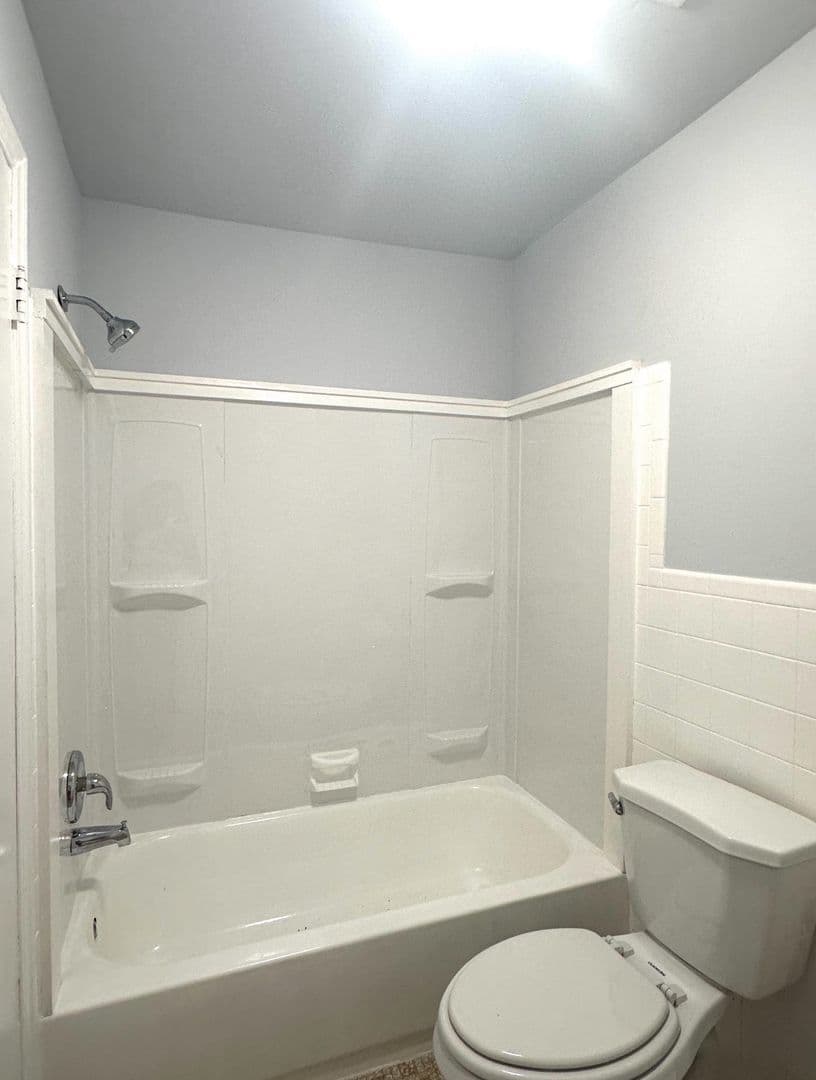 Aston Apartment: 5130 Pennell Road