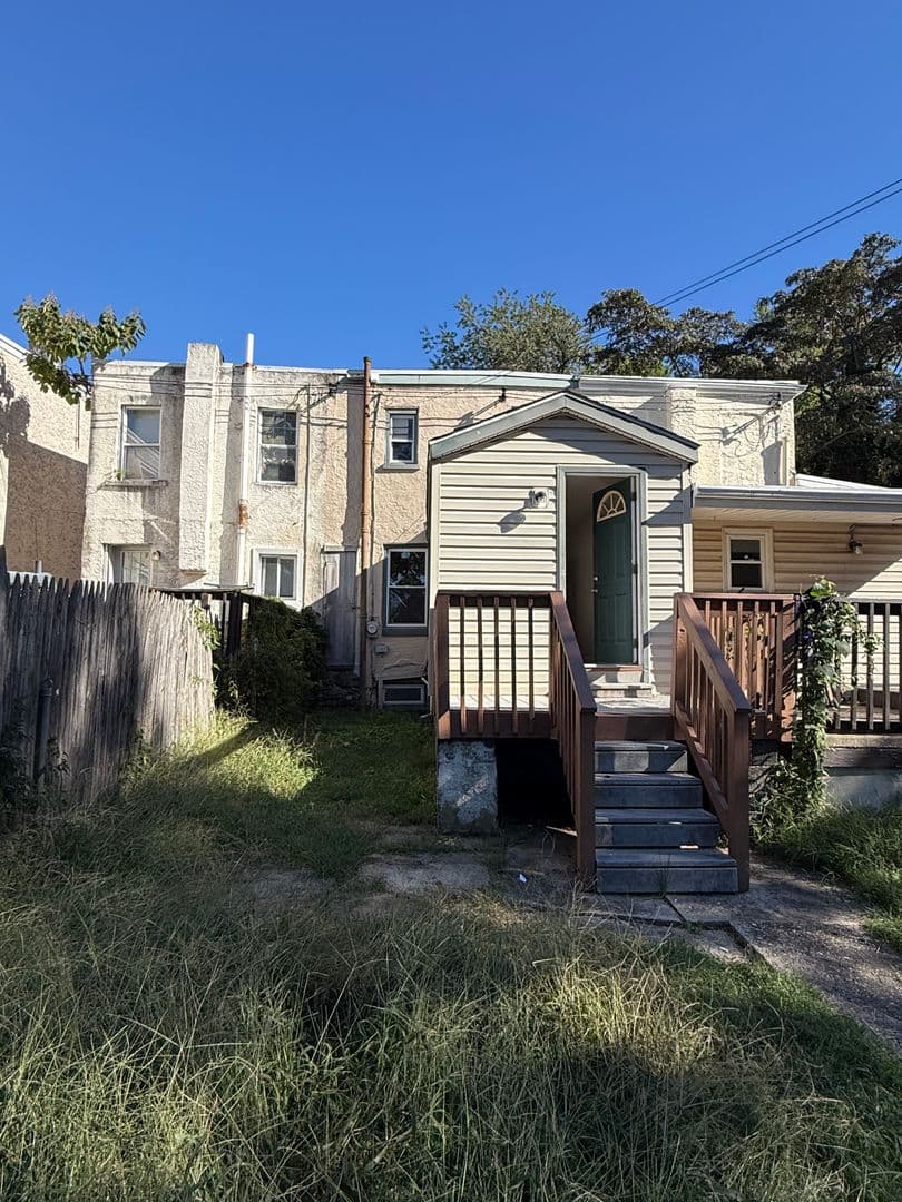 Upland Apartment: 103 9th St