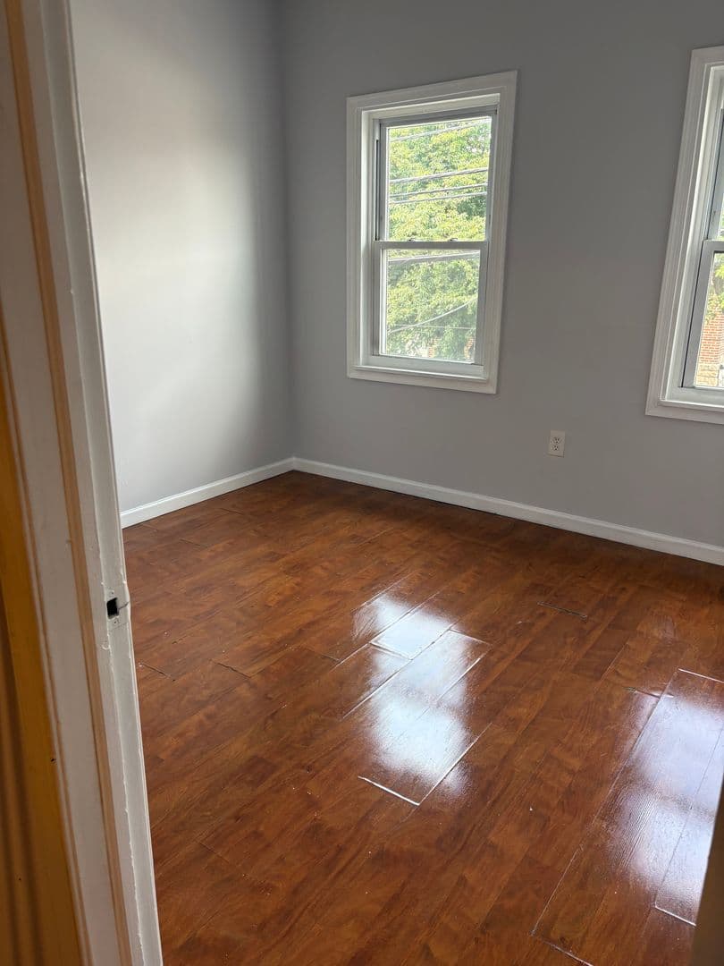 Chester Apartment: 827-829 W 9th