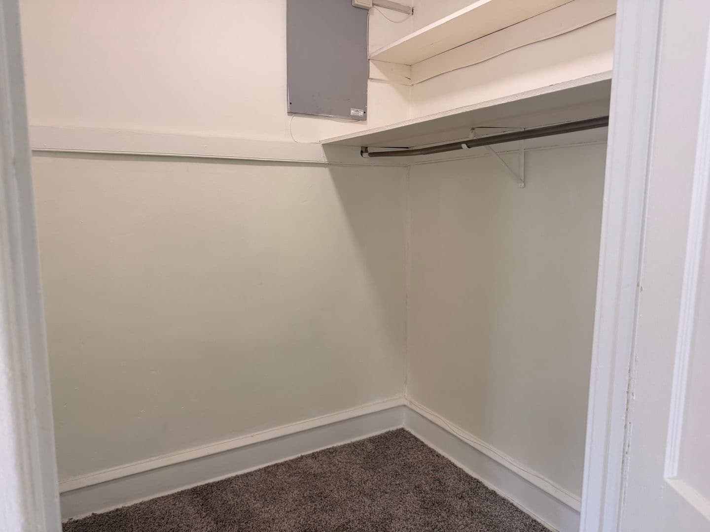 Lansdowne Apartment: 260 N Wycombe Ave