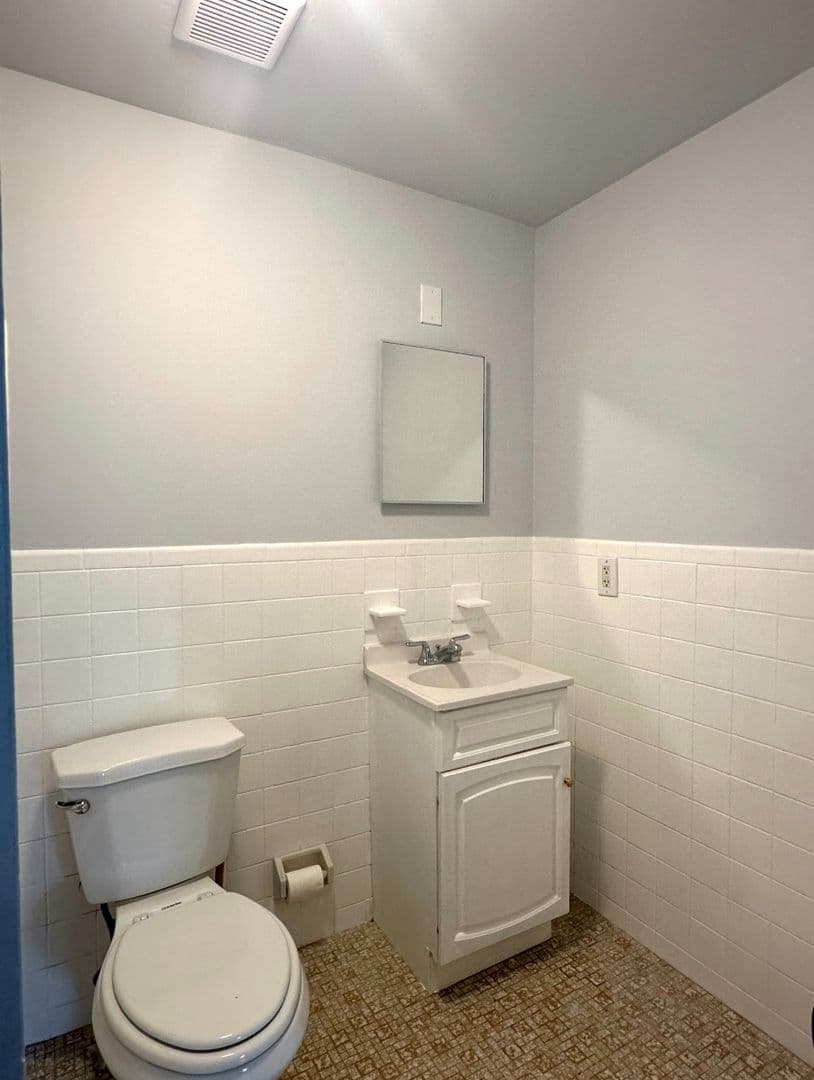 Aston Apartment: 5130 Pennell Road