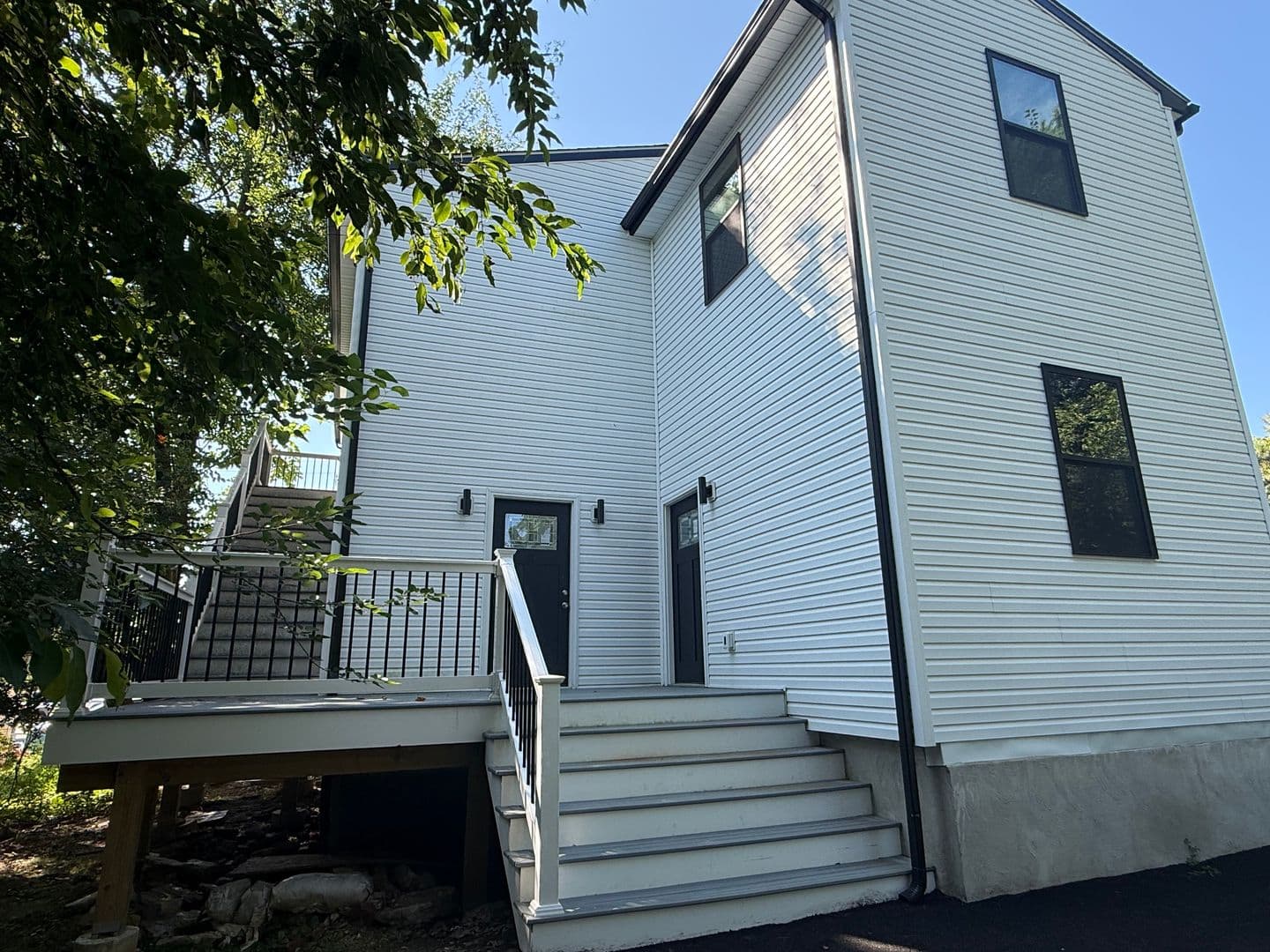 Morton Apartment: 132 Yale Ave