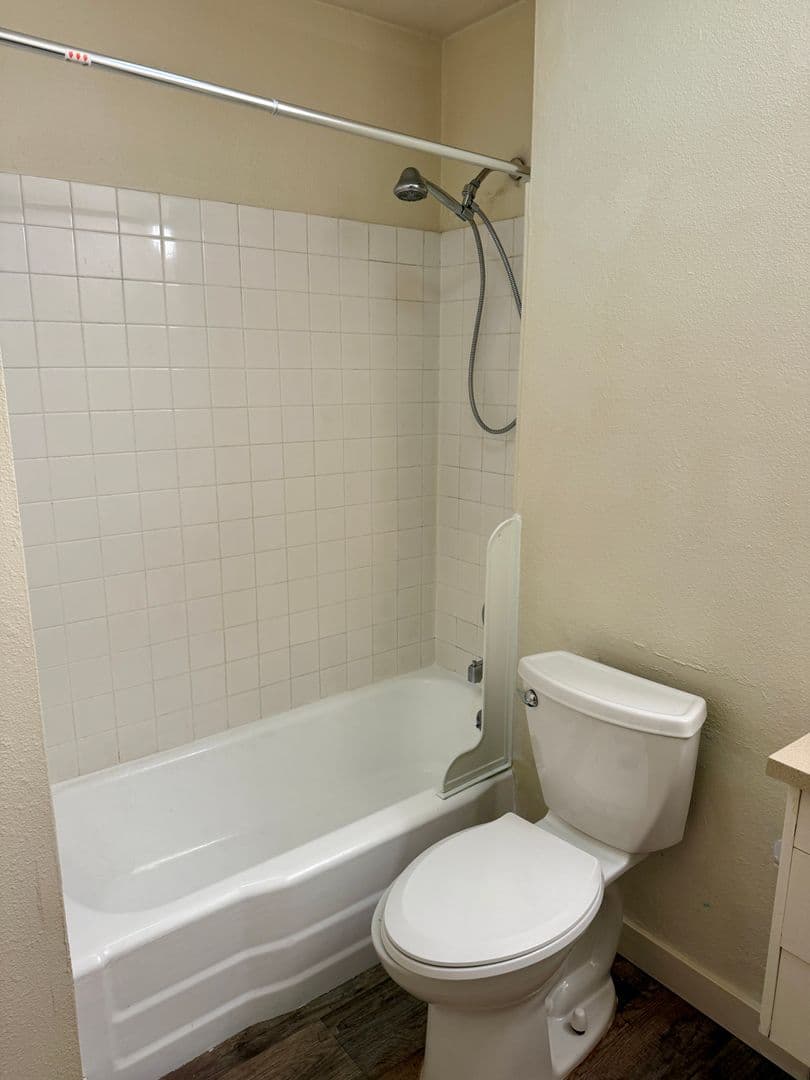 Portland Apartment: 4130 SW View Point Terrace