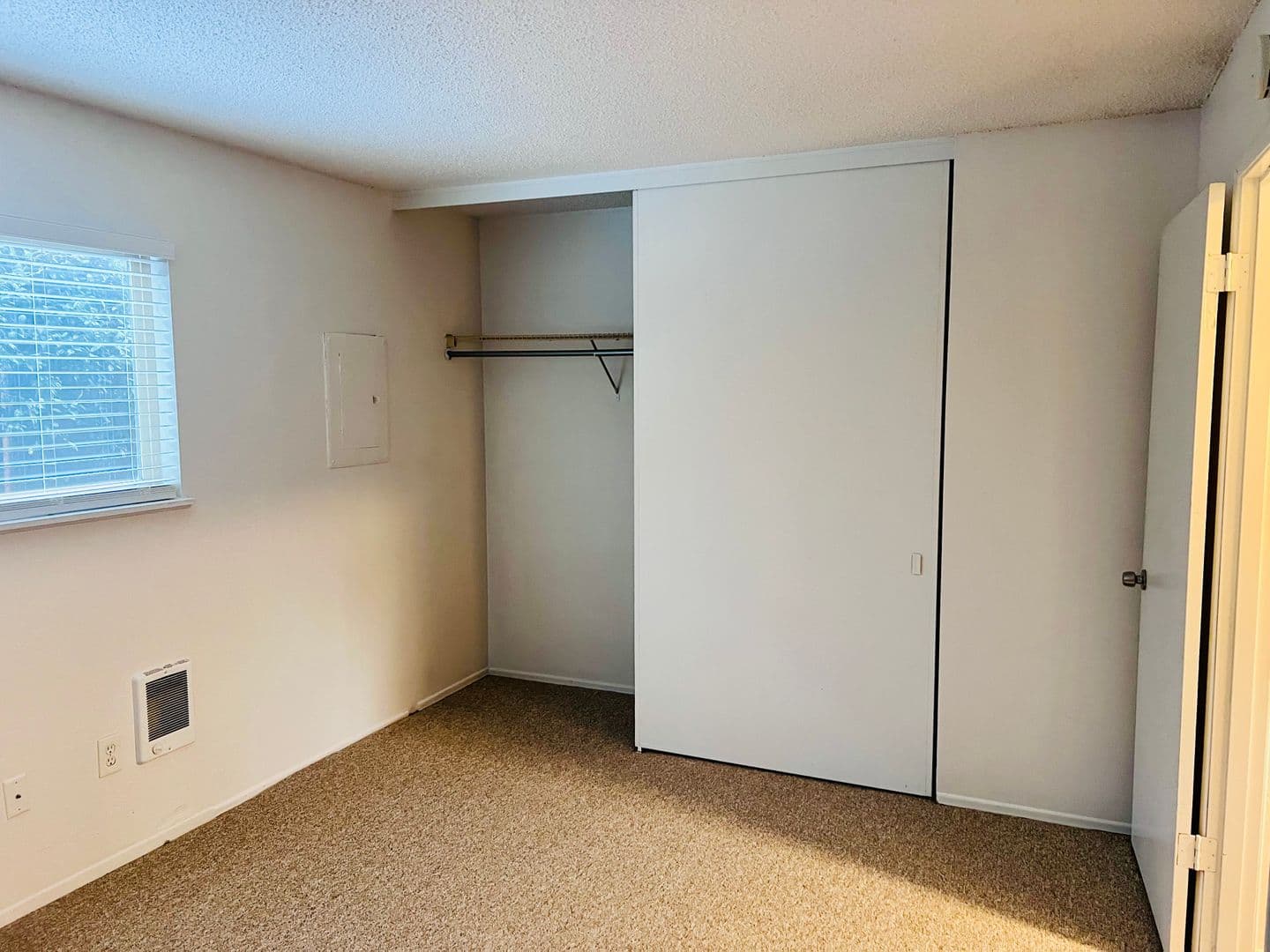 Portland Apartment: 409 SE 30th Ave.