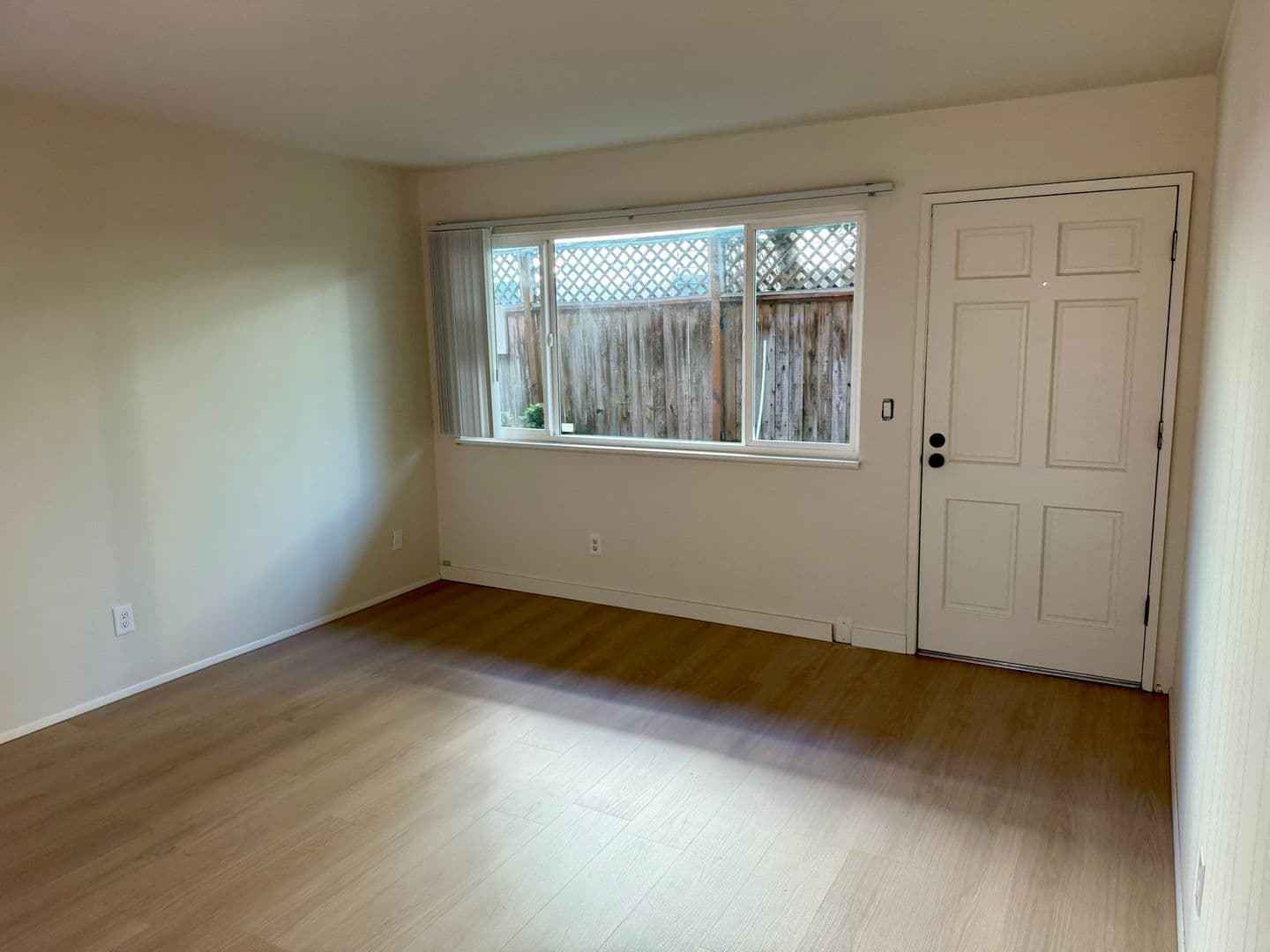 Portland Apartment: 4118 SE 29th Ave.