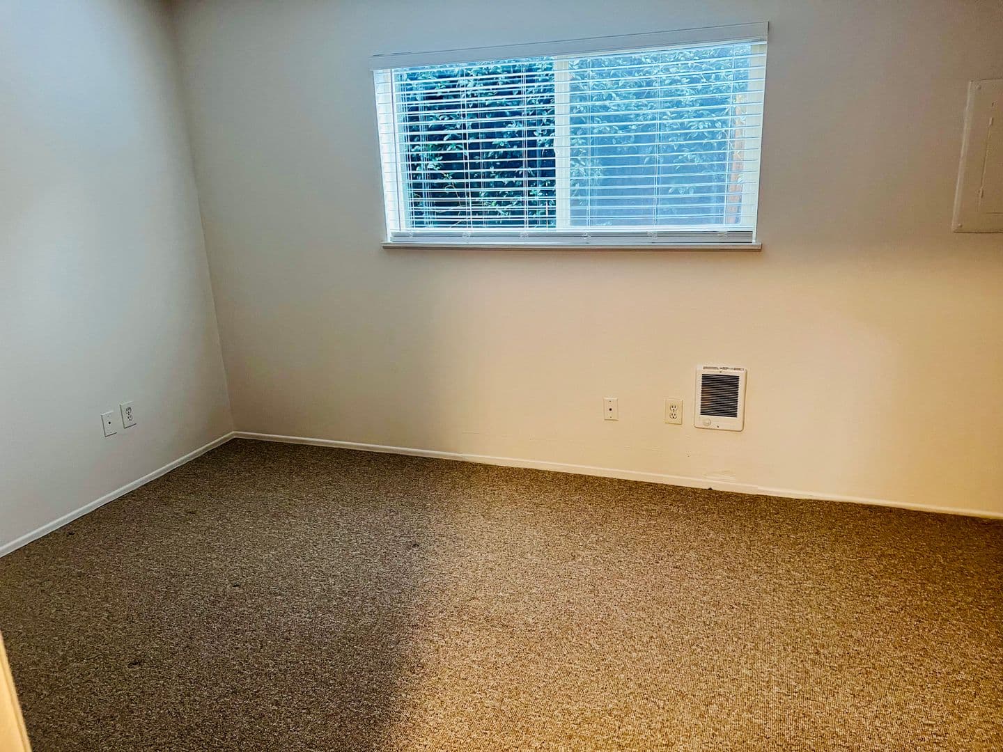 Portland Apartment: 409 SE 30th Ave.