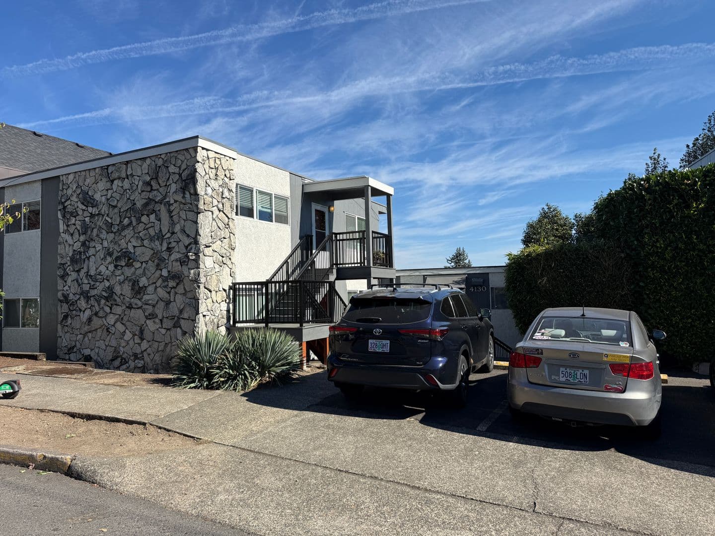 Portland Apartment: 4130 SW View Point Terrace