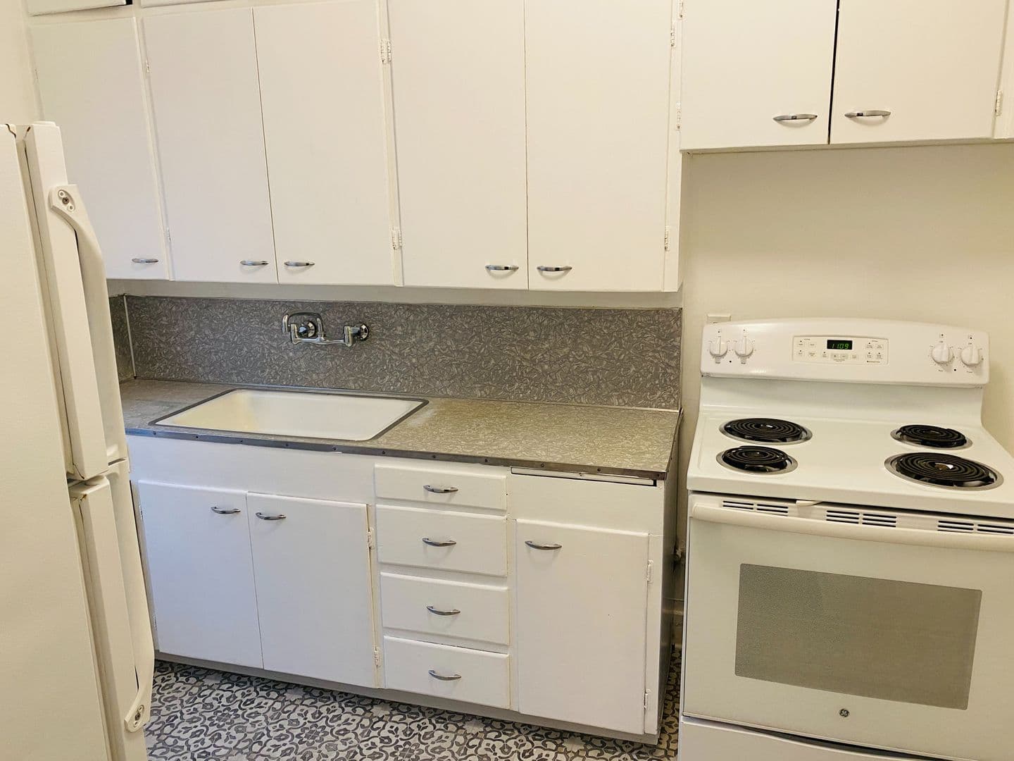 Portland Apartment: 1331 SW 12th Ave.