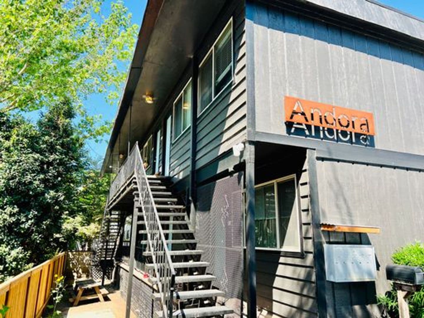 Portland Apartment: 409 SE 30th Ave.