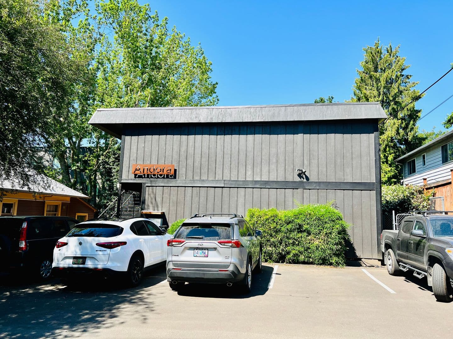 Portland Apartment: 409 SE 30th Ave.