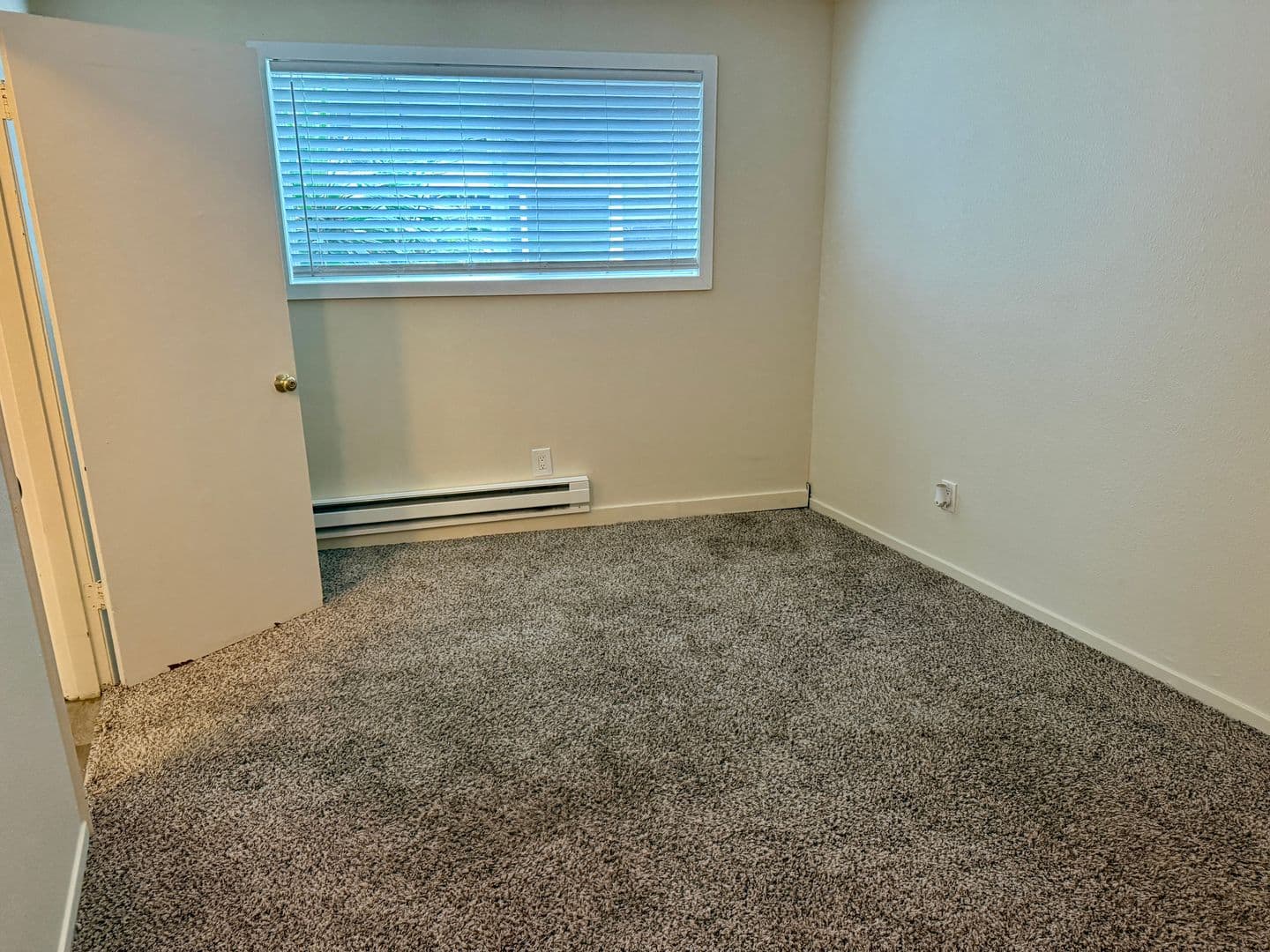 Portland Apartment: 4130 SW View Point Terrace